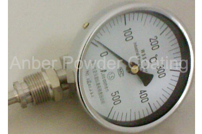 Temperature indicator with thermoelectric couple